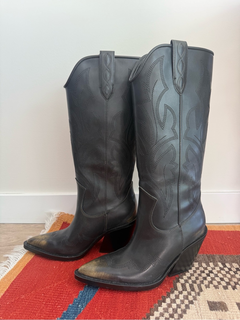 Classic Black Women's Cowboy Boots - Western Boots - Like new
